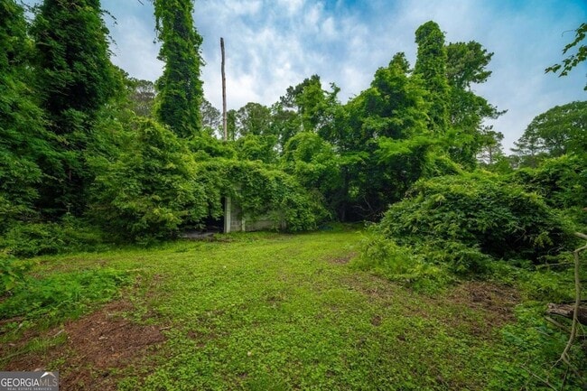 Building Photo - 2137 Delowe Dr