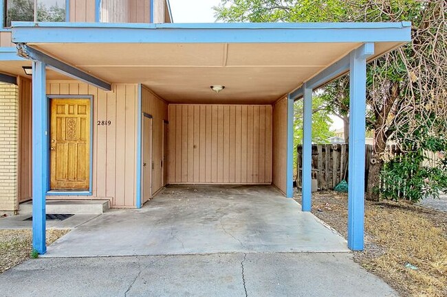 Building Photo - Spacious 3-Bed Townhouse with Private Pati...