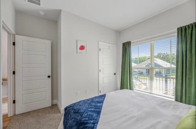 Building Photo - 2047 Hansel Hl Dr