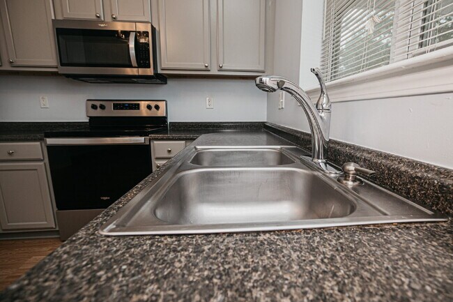 Building Photo - Charming 3 bed, 2 bath Mt. Pleasant Rental