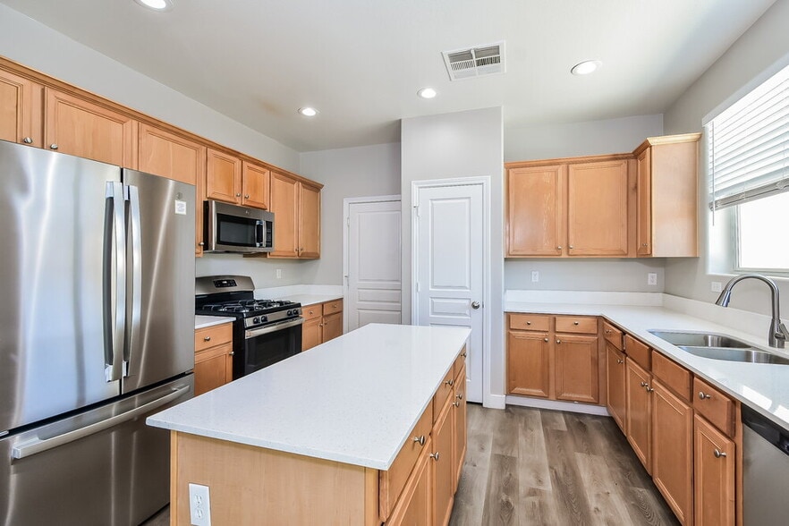 Building Photo - 8775 Parsons Ridge Ave