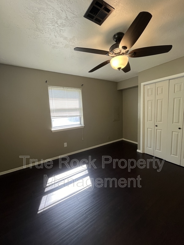 Building Photo - 808 N Wolfe Ln