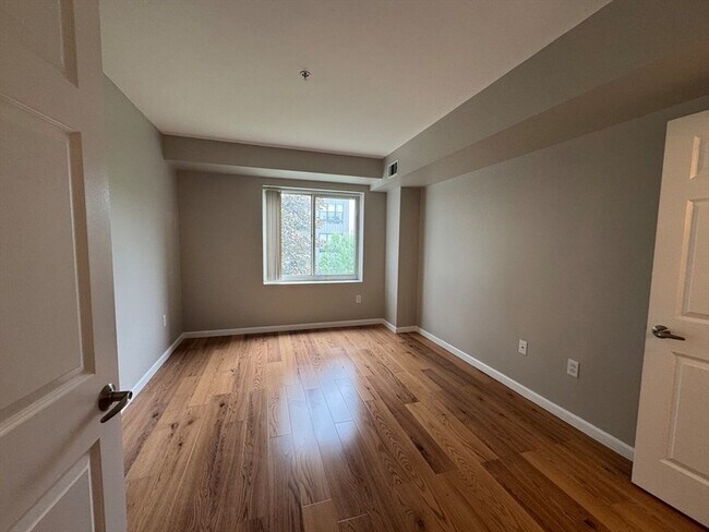 Building Photo - 1 Cityview Ln
