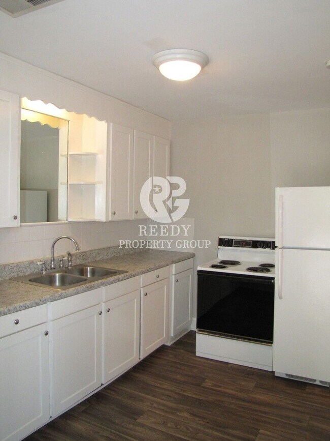 Building Photo - 304 Wilton St