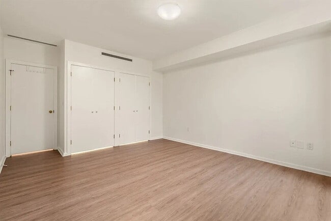 Building Photo - Stylish & inviting, this southeast-facing 1 bed 1 bath in the coveted University Green offers