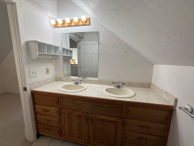 Building Photo - WEST END! 3 bed/ 2 bath