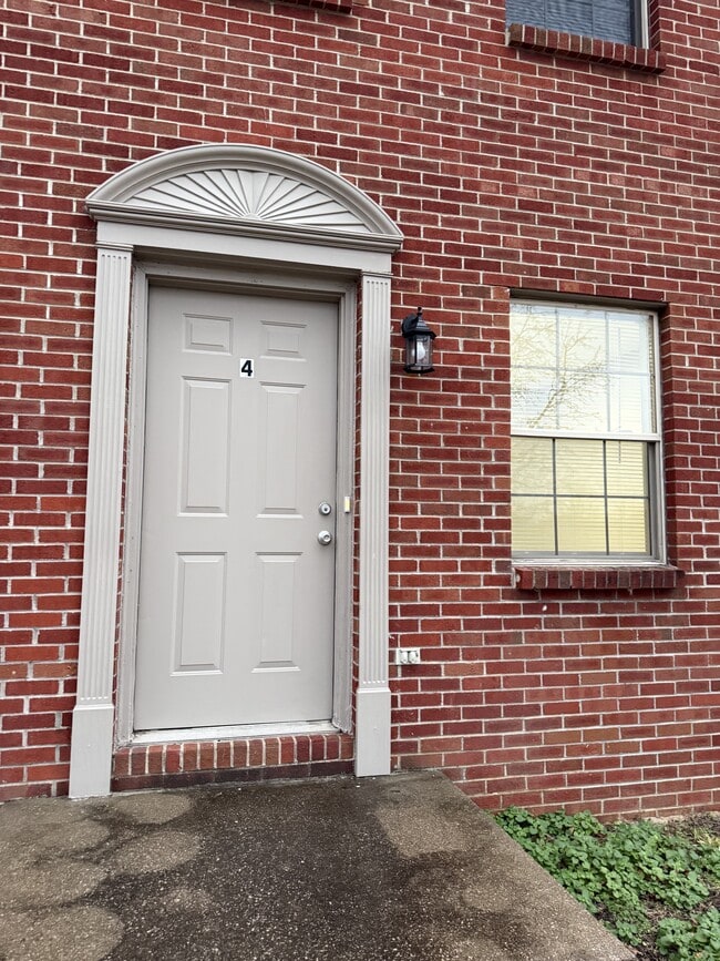 Building Photo - 304 McDougal Ave