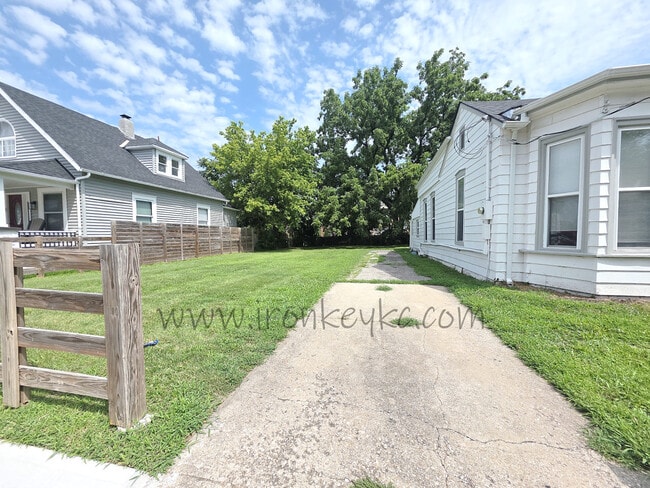 Building Photo - 2602 Essex St
