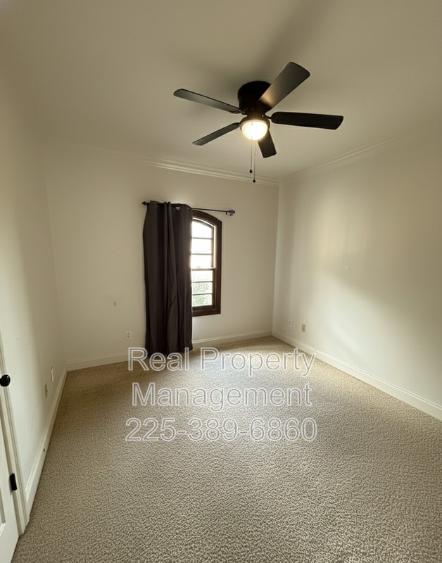 Building Photo - 917 Fairwinds Ave