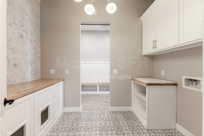 Building Photo - 10627 E Tumbleweed Ave