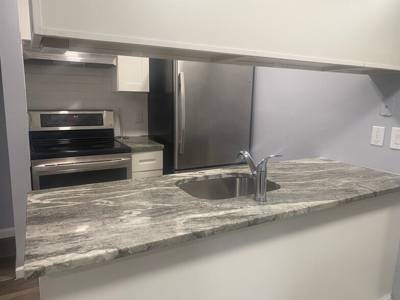 Building Photo - 16546 Clarkson Dr