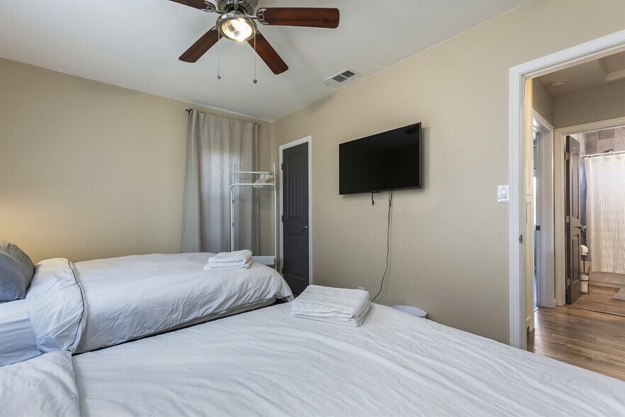 Building Photo - 2039 O Ave