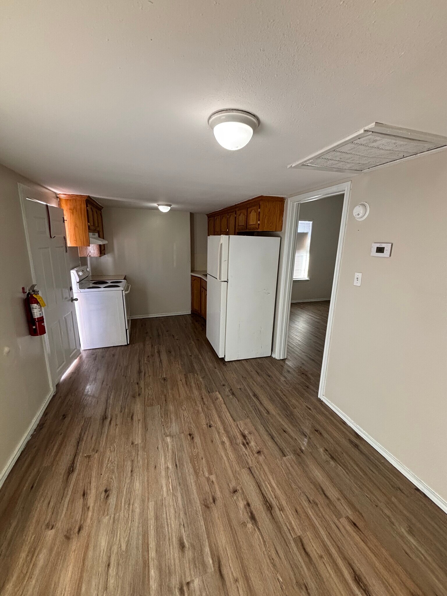 Building Photo - 446 S Texas Ave