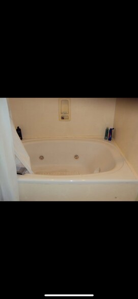 Building Photo - 2730 Brownsboro Rd