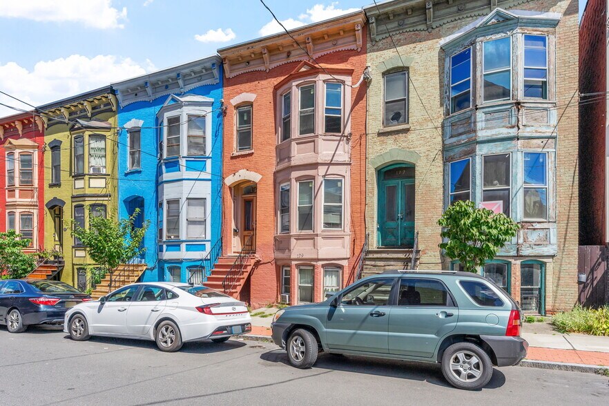 Primary Photo - 179 Elk St