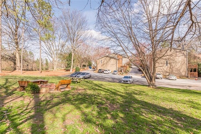 Building Photo - 656 Park Village Dr NE