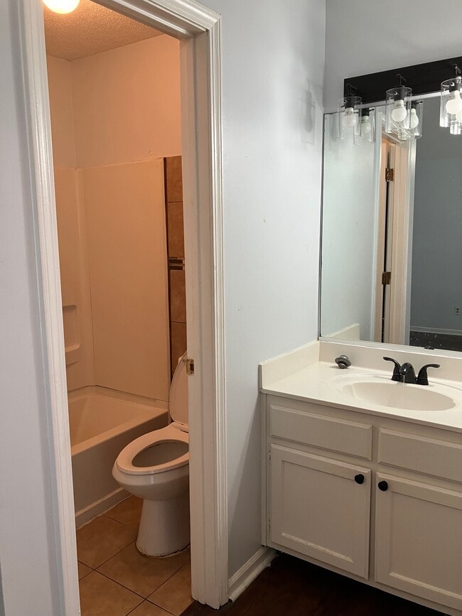 Building Photo - 7054 Foxhall Dr