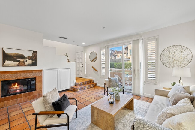 Building Photo - 19 Vinca Ct