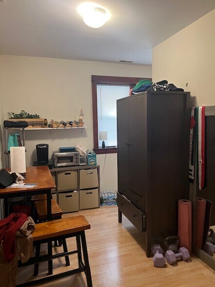 Building Photo - 2217 Rice W St