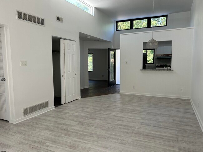 Building Photo - 20 Tilton Club