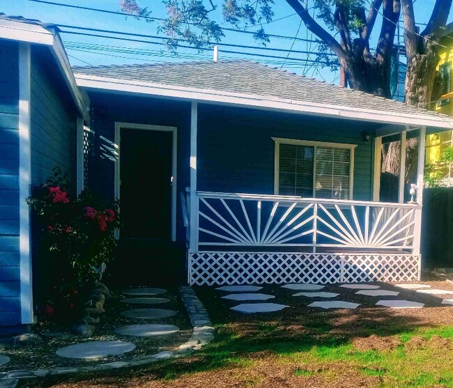 Primary Photo - 412 W B St