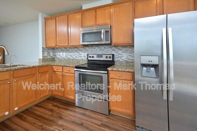 Building Photo - 100 Stratford Lakes Dr