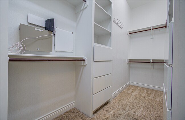 Building Photo - 6614 Rising Hills Ln