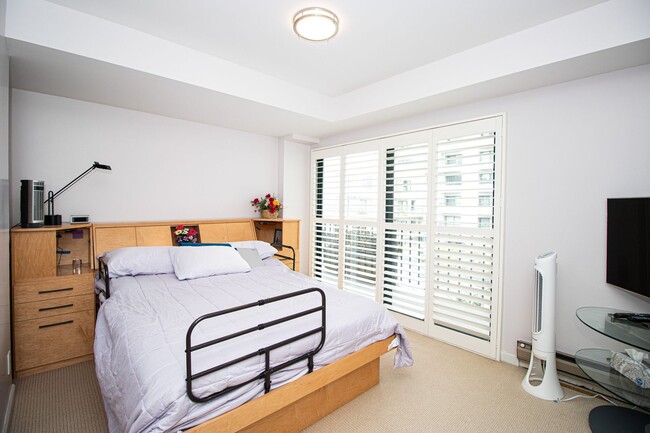 Building Photo - Fully Furnished 2-Bedroom + Office, 2-Bath...