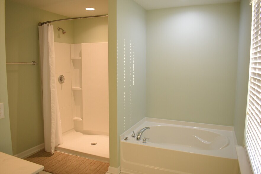 Building Photo - 145 Presley Ln