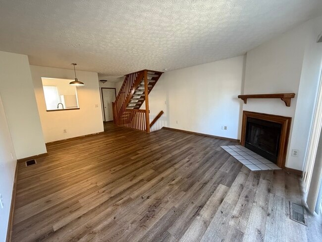 Building Photo - 2 Bedroom, 1 Bath Condo in Blacklick