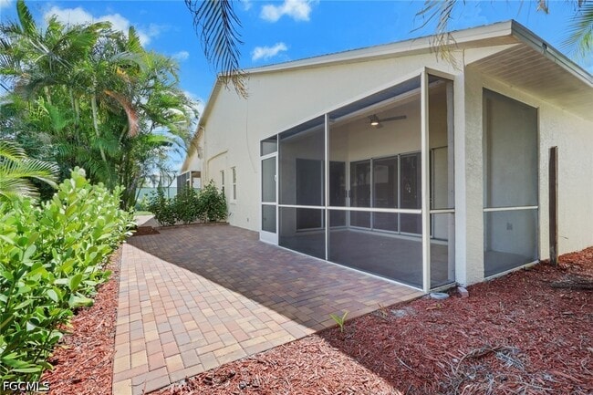 Building Photo - 5011 SW 16th Pl