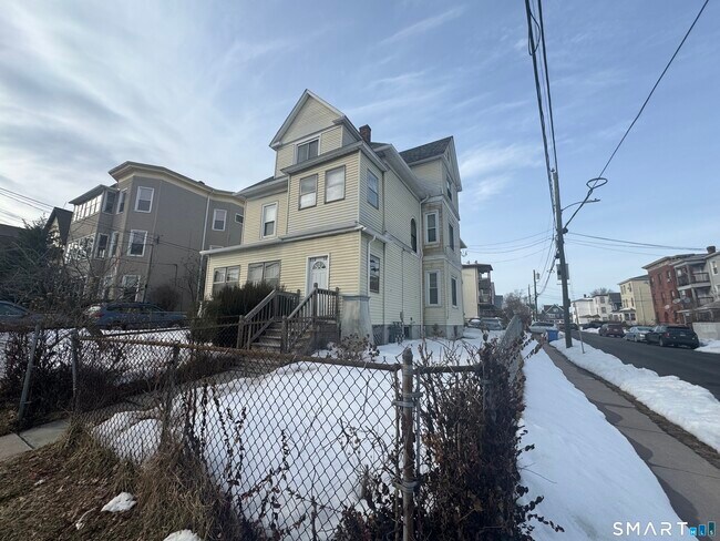 Building Photo - 110 Adelaide St