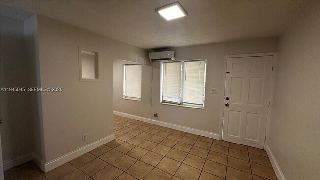 Building Photo - 732 Moffett St