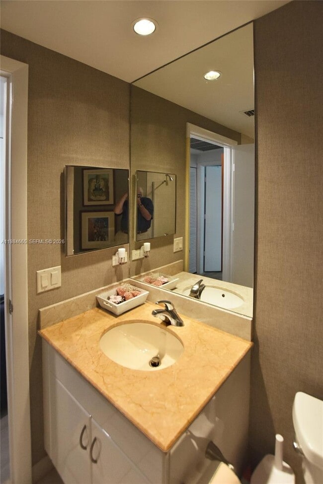 Building Photo - 801 Brickell Key Blvd