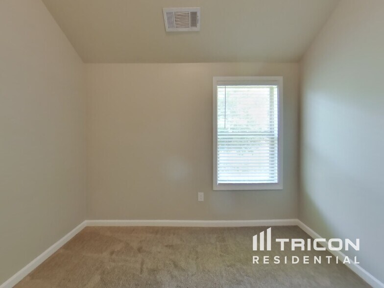 Building Photo - 237 Sableshire Way