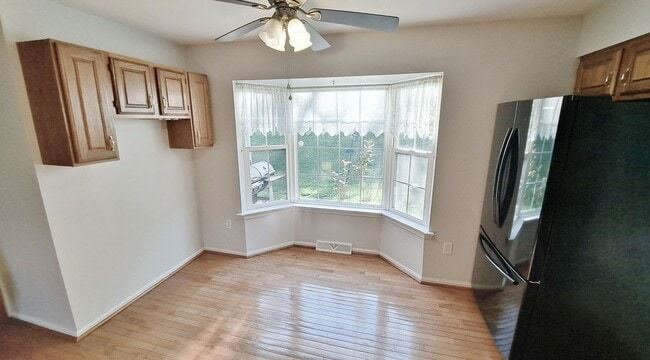 Building Photo - 3 Bed / 3 Bath Single Family Home