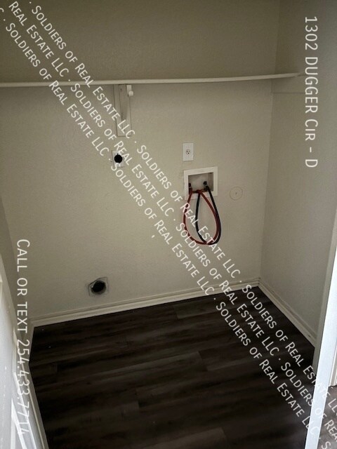 Building Photo - 1302 Dugger Cir