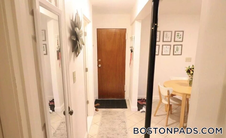 Building Photo - 140 Kenrick St