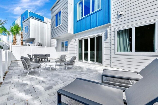 Building Photo - 7770 Sandy Ridge Dr