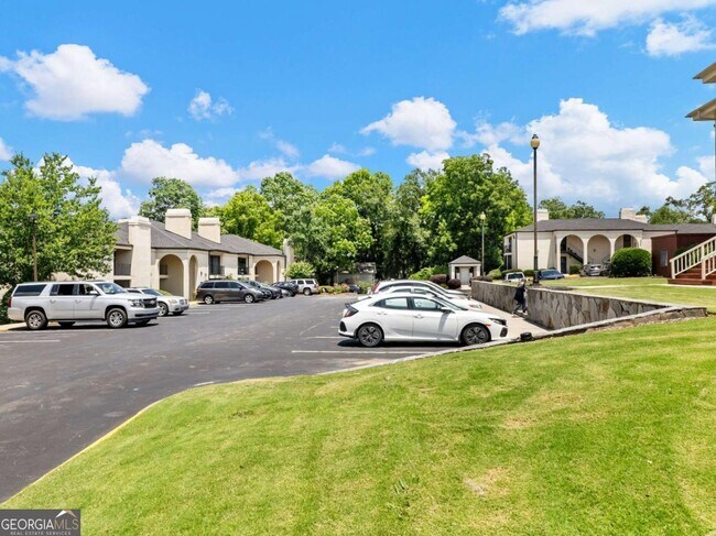 Building Photo - 605 Candler St