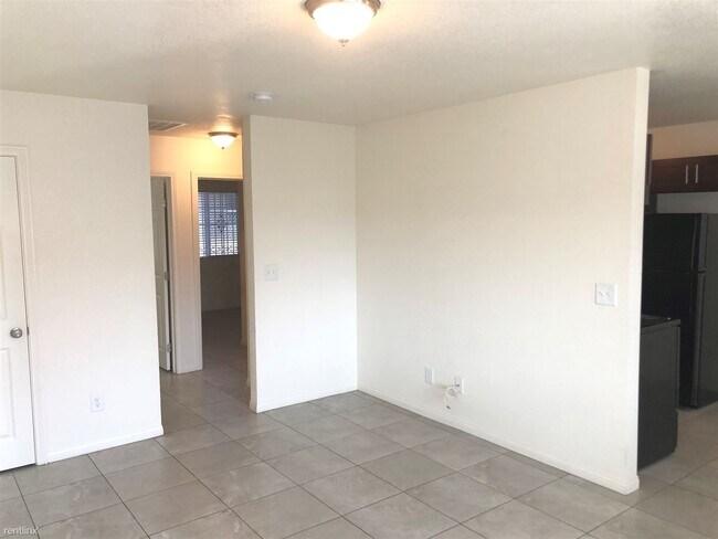 Building Photo - 2 br, 1 bath Apartment - 2419 Daley St Apt D