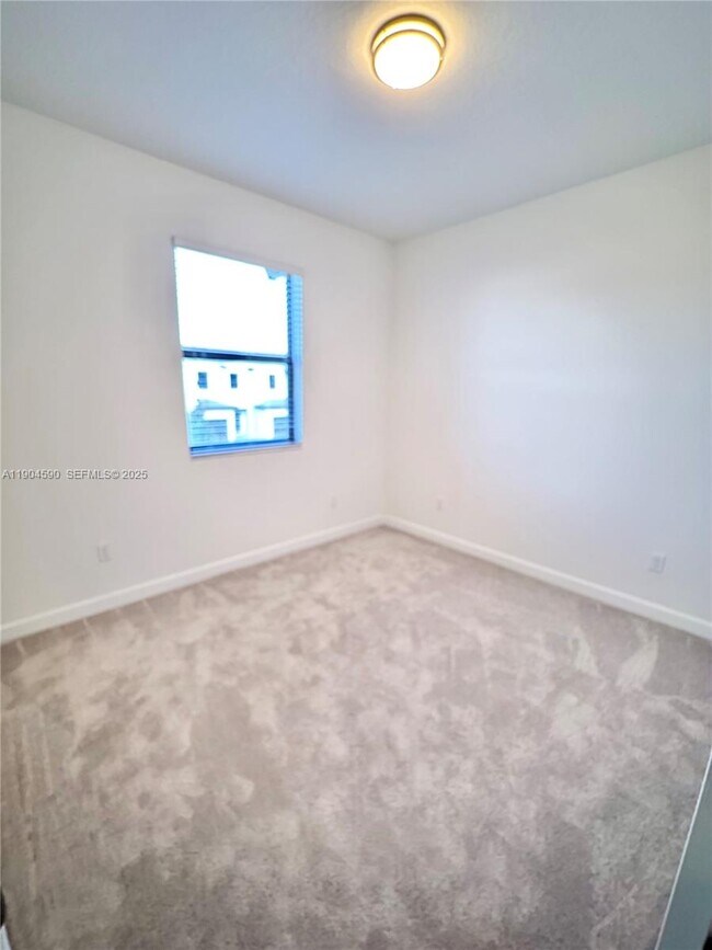 Building Photo - 261 SW 159th Way