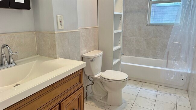 Building Photo - 10 Newport Terrace