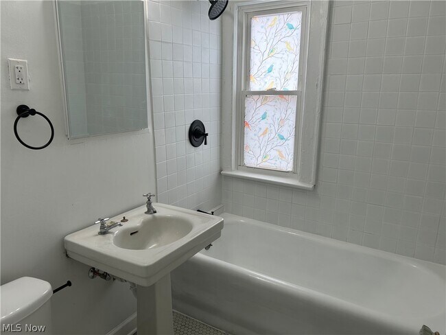 Building Photo - 1311 W 69th St