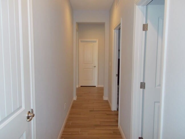 Building Photo - 1401 Cattail Falls St