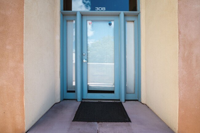 Building Photo - 3600 Cerrillos Rd