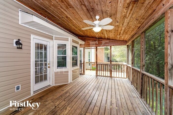 Building Photo - 1313 Colonial Way