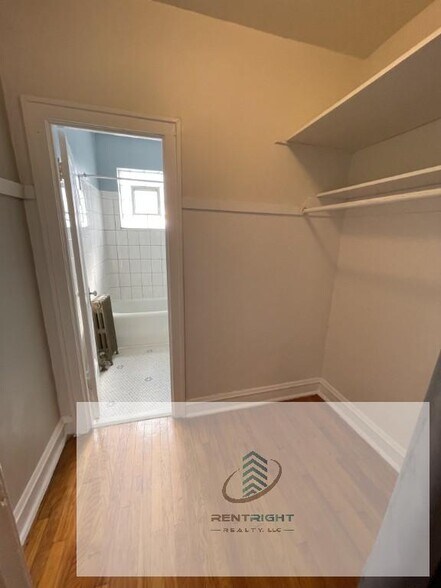 Building Photo - 4588 N Elston Ave