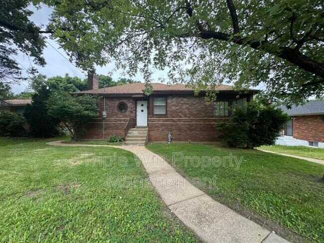 Primary Photo - 550 N Elizabeth Ave
