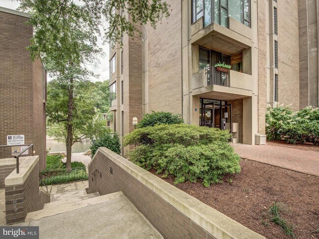 Building Photo - 11400 Washington Plaza W